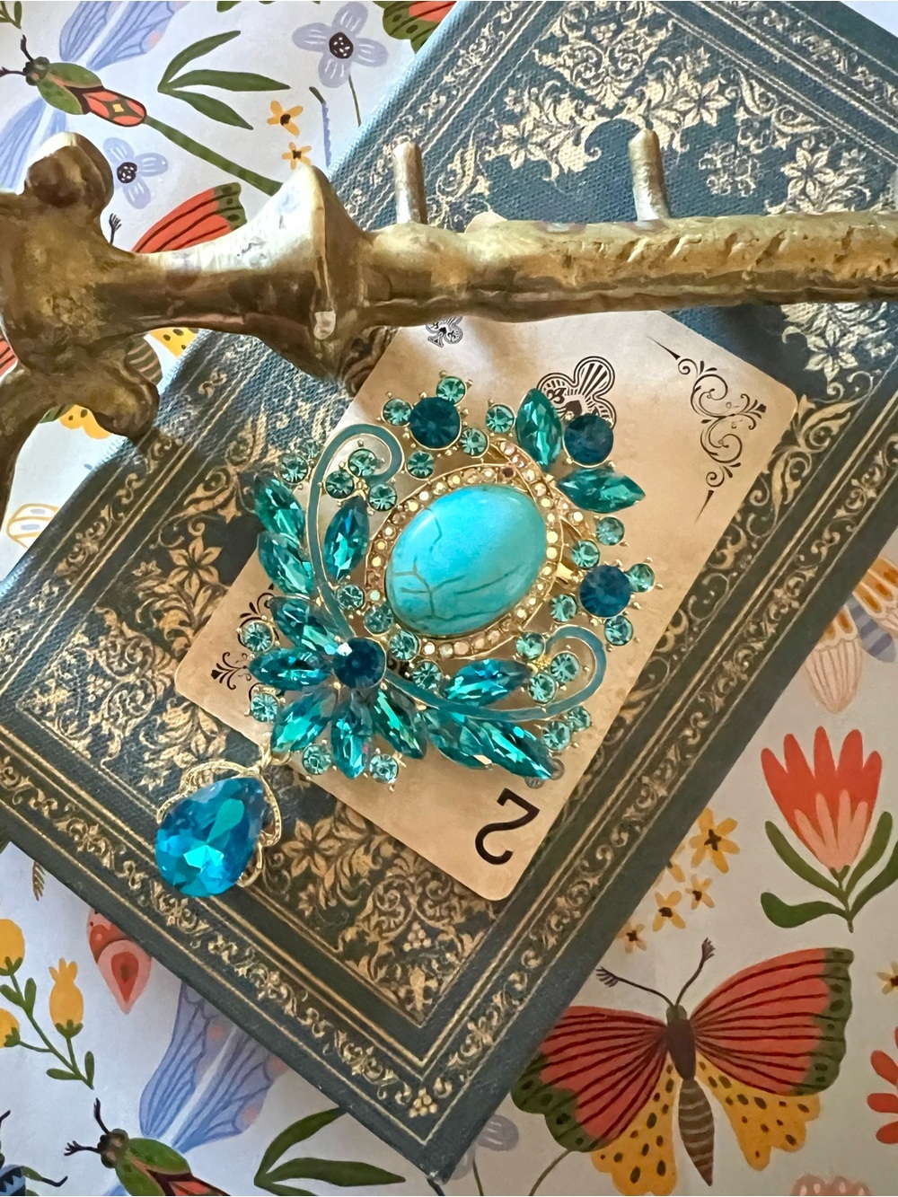 New! Aratta “Mystical” Pin Rhinestone Beautiful Faux Turquoise Brooch Pin